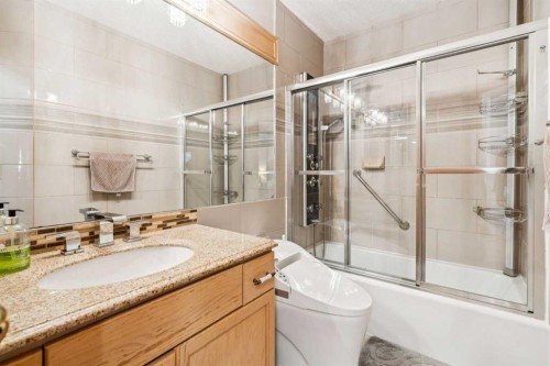 26 Mt Robson Close Se, Calgary, AB - Indoor Photo Showing Bathroom