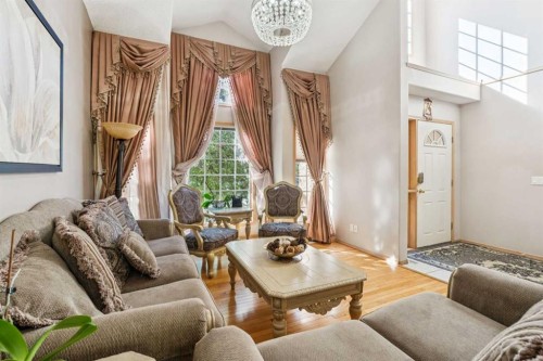 26 Mt Robson Close Se, Calgary, AB - Indoor Photo Showing Living Room