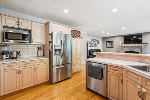 26 Mt Robson Close Se, Calgary, AB - Indoor Photo Showing Kitchen
