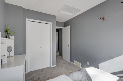 244 Prestwick Avenue Se, Calgary, AB - Indoor Photo Showing Bedroom