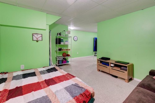 244 Prestwick Avenue Se, Calgary, AB - Indoor Photo Showing Bedroom