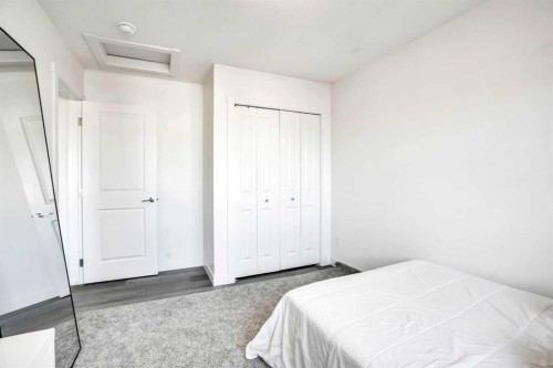 1449 Bayview Point Sw, Airdrie, AB - Indoor Photo Showing Bedroom