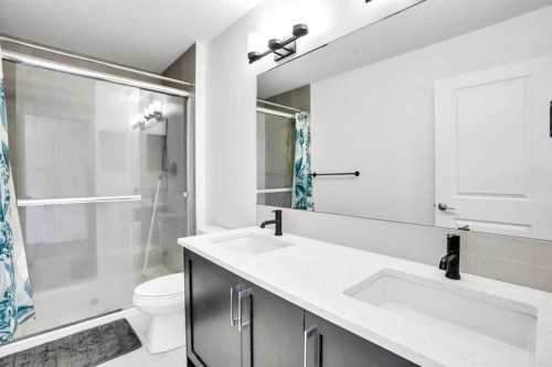 1449 Bayview Point Sw, Airdrie, AB - Indoor Photo Showing Bathroom
