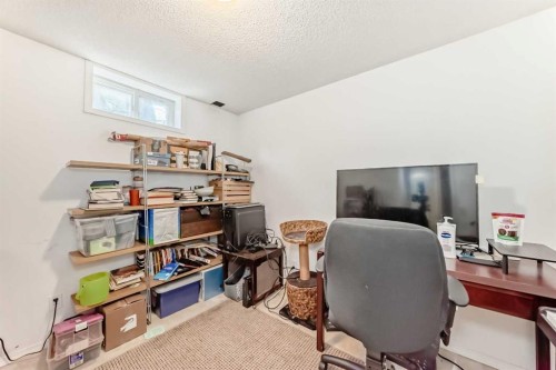 5611 Temple Drive Ne, Calgary, AB - Indoor Photo Showing Office