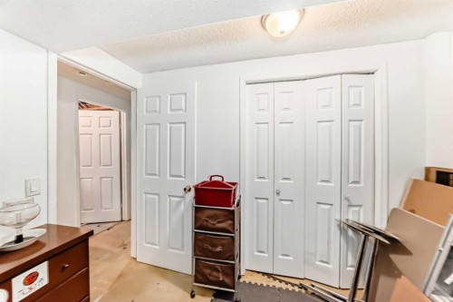 5611 Temple Drive Ne, Calgary, AB - Indoor