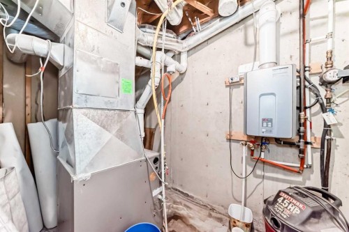 5611 Temple Drive Ne, Calgary, AB - Indoor Photo Showing Other Room