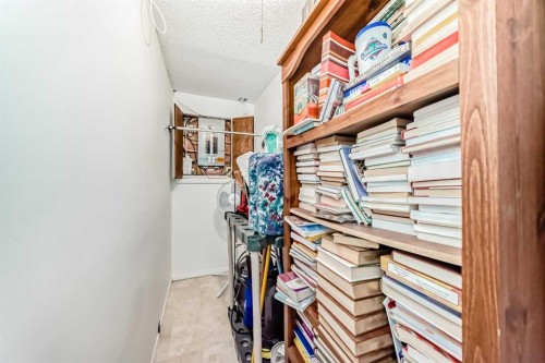 5611 Temple Drive Ne, Calgary, AB - Indoor