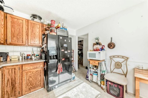 5611 Temple Drive Ne, Calgary, AB - Indoor Photo Showing Other Room