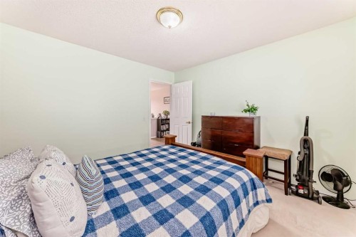 30 Millview Common Sw, Calgary, AB - Indoor Photo Showing Bedroom