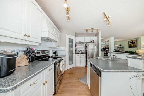 30 Millview Common Sw, Calgary, AB - Indoor Photo Showing Kitchen With Double Sink With Upgraded Kitchen