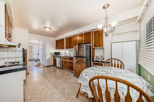 5115 5 Street Sw, Calgary, AB - Indoor Photo Showing Other Room