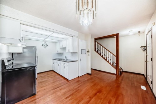 93-6100 4 Avenue Ne, Calgary, AB - Indoor Photo Showing Kitchen