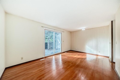 93-6100 4 Avenue Ne, Calgary, AB - Indoor Photo Showing Other Room