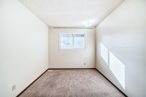 93-6100 4 Avenue Ne, Calgary, AB - Indoor Photo Showing Other Room