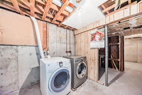 93-6100 4 Avenue Ne, Calgary, AB - Indoor Photo Showing Laundry Room