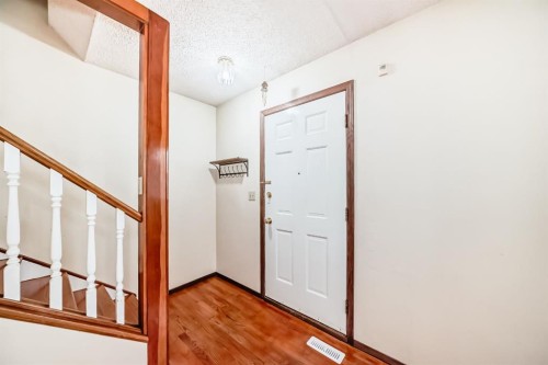 93-6100 4 Avenue Ne, Calgary, AB - Indoor Photo Showing Other Room