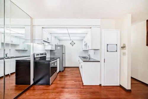 93-6100 4 Avenue Ne, Calgary, AB - Indoor Photo Showing Kitchen With Stainless Steel Kitchen