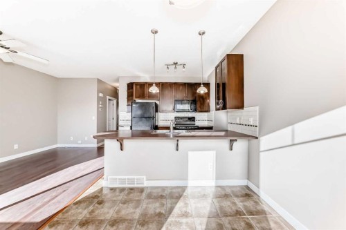 33 Cimarron Vista Gardens, Okotoks, AB - Indoor Photo Showing Kitchen