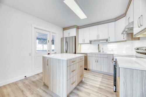7207 7 Street Sw, Calgary, AB - Indoor Photo Showing Kitchen With Upgraded Kitchen