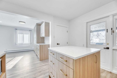 7207 7 Street Sw, Calgary, AB - Indoor Photo Showing Other Room