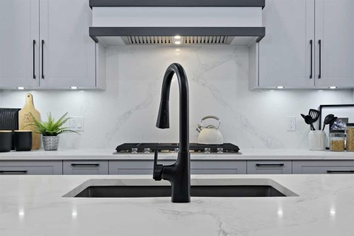 107 Hartford Road Nw, Calgary, AB - Indoor Photo Showing Kitchen