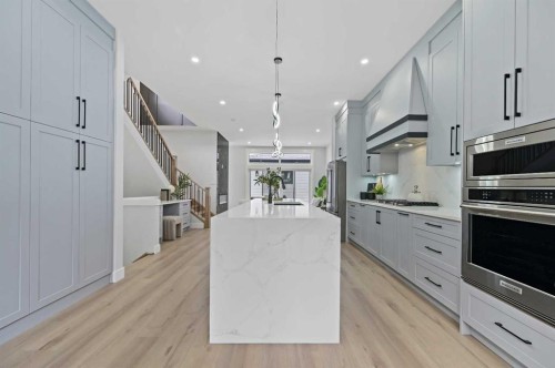 107 Hartford Road Nw, Calgary, AB - Indoor Photo Showing Kitchen With Upgraded Kitchen