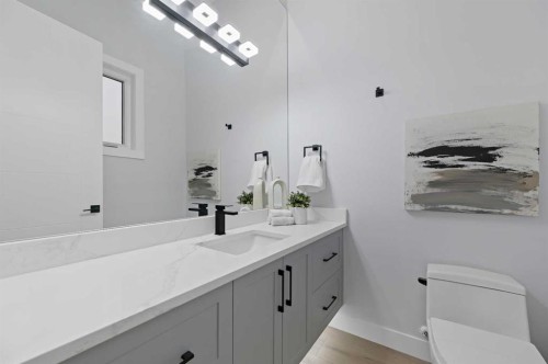 107 Hartford Road Nw, Calgary, AB - Indoor Photo Showing Bathroom