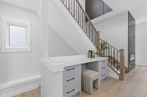 107 Hartford Road Nw, Calgary, AB - Indoor Photo Showing Other Room