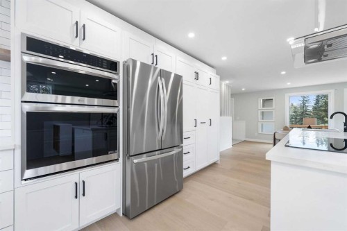 328 Cantrell Place Sw, Calgary, AB - Indoor Photo Showing Kitchen