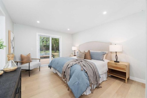 328 Cantrell Place Sw, Calgary, AB - Indoor Photo Showing Bedroom