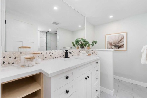 328 Cantrell Place Sw, Calgary, AB - Indoor Photo Showing Bathroom