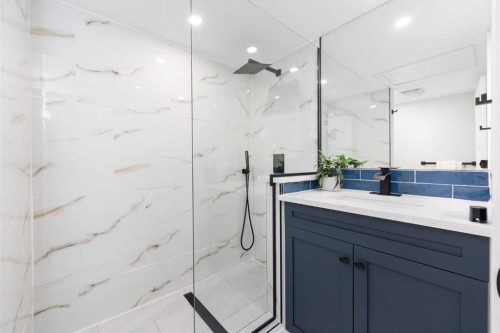 328 Cantrell Place Sw, Calgary, AB - Indoor Photo Showing Bathroom