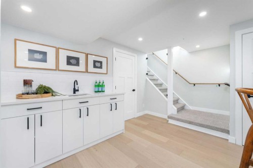 328 Cantrell Place Sw, Calgary, AB - Indoor Photo Showing Other Room