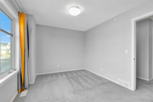 106 Lucas Crescent Nw, Calgary, AB - Indoor Photo Showing Other Room