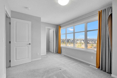 106 Lucas Crescent Nw, Calgary, AB - Indoor Photo Showing Other Room