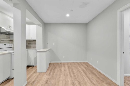 106 Lucas Crescent Nw, Calgary, AB - Indoor Photo Showing Other Room
