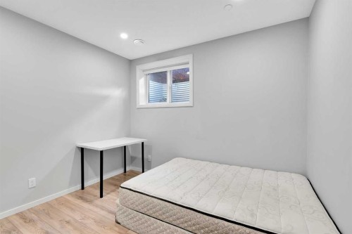 106 Lucas Crescent Nw, Calgary, AB - Indoor Photo Showing Bedroom