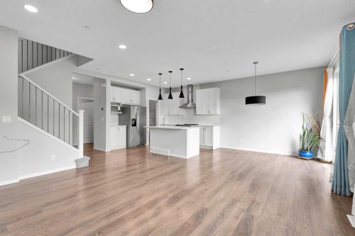 106 Lucas Crescent Nw, Calgary, AB - Indoor Photo Showing Kitchen