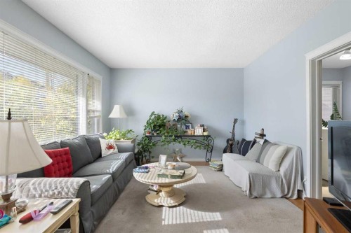 1826 34 Avenue Sw, Calgary, AB - Indoor Photo Showing Living Room