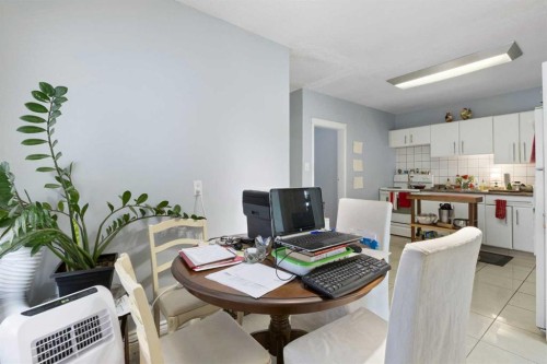 1826 34 Avenue Sw, Calgary, AB - Indoor