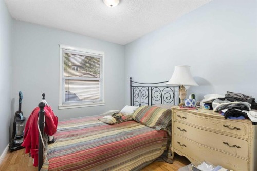 1826 34 Avenue Sw, Calgary, AB - Indoor Photo Showing Bedroom