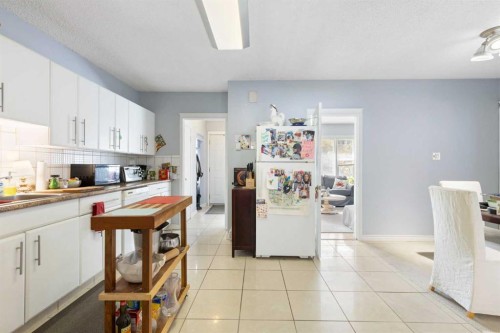 1826 34 Avenue Sw, Calgary, AB - Indoor Photo Showing Kitchen