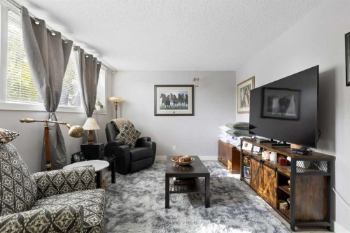 1826 34 Avenue Sw, Calgary, AB - Indoor Photo Showing Living Room
