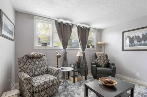 1826 34 Avenue Sw, Calgary, AB - Indoor Photo Showing Living Room