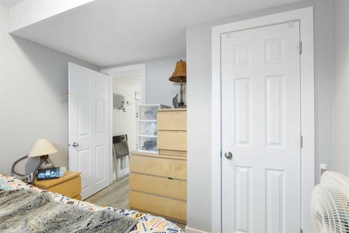 1826 34 Avenue Sw, Calgary, AB - Indoor Photo Showing Bedroom