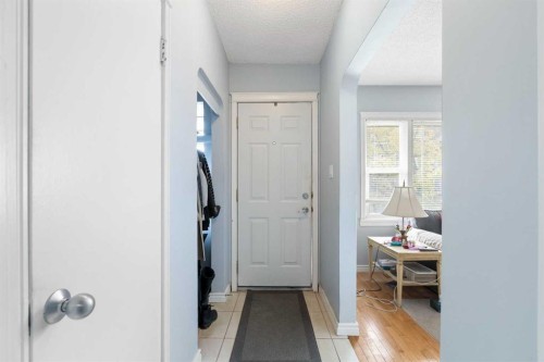1826 34 Avenue Sw, Calgary, AB - Indoor Photo Showing Other Room