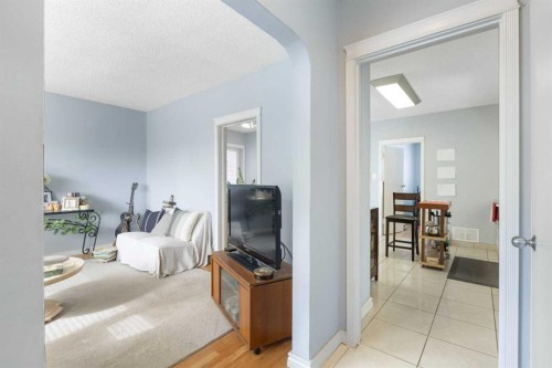 1826 34 Avenue Sw, Calgary, AB - Indoor Photo Showing Other Room