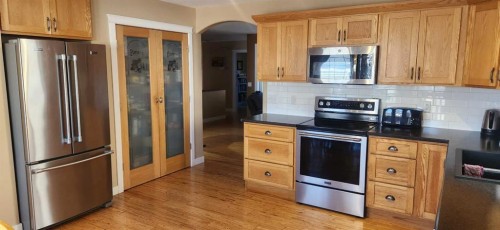 1506 Walter Place, Didsbury, AB - Indoor Photo Showing Kitchen