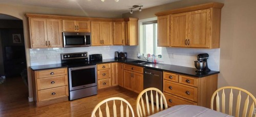 1506 Walter Place, Didsbury, AB - Indoor Photo Showing Kitchen