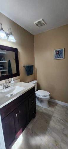 1506 Walter Place, Didsbury, AB - Indoor Photo Showing Bathroom
